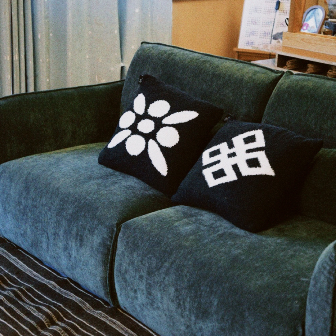 次仁次仁半边绒藏式图腾抱枕靠枕枕套（无枕芯）