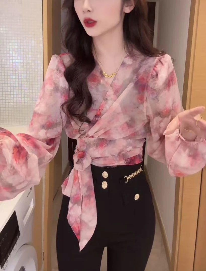 法式轻熟风V领交叉绑带高级感印花显瘦百搭减龄洋气系带短上衣女