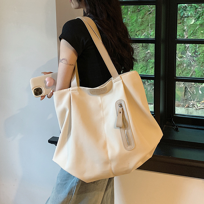 帆布包包女大容量2025新款小众百搭单肩包休闲褶皱水桶通勤托特包