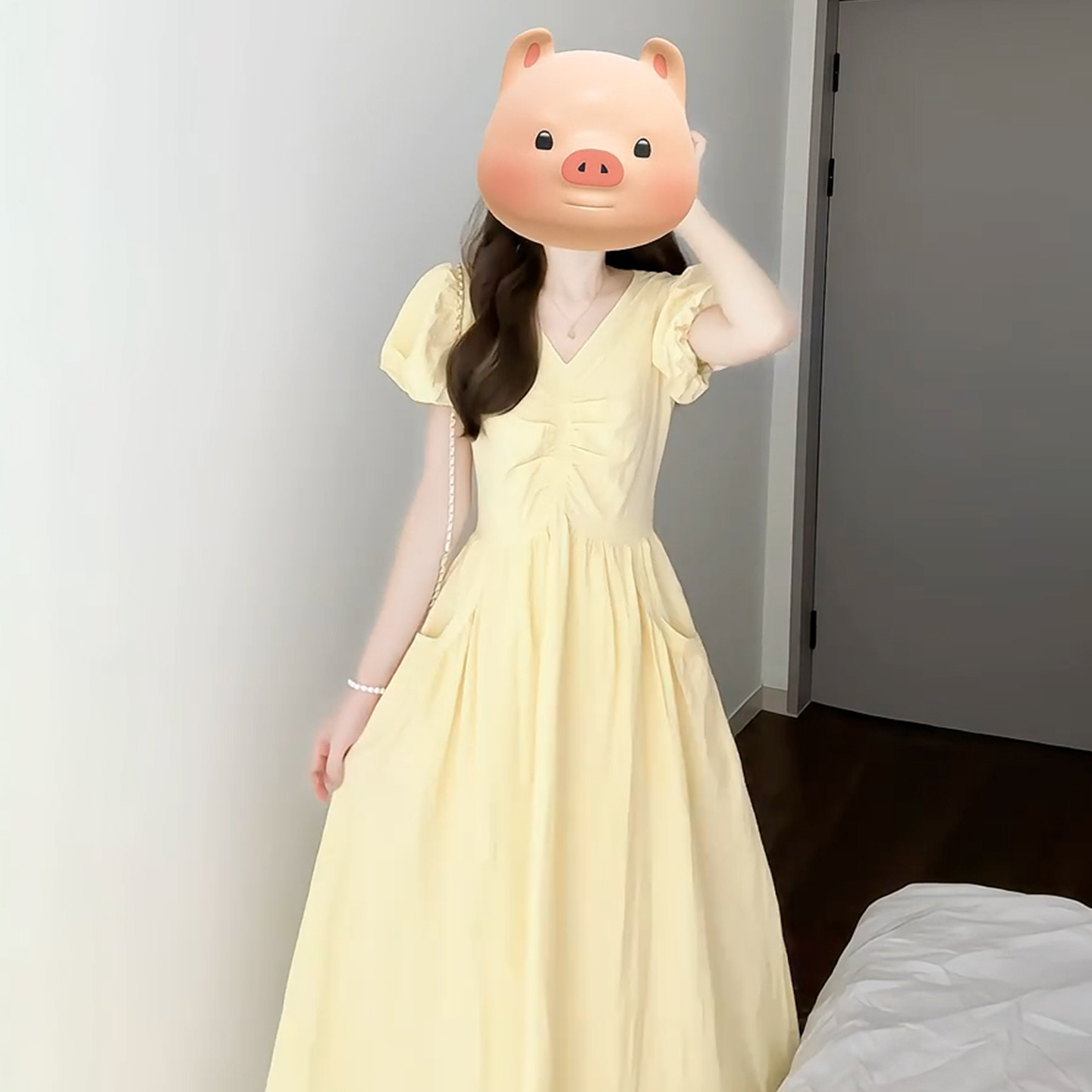 法式温柔风V领泡泡袖黄色连衣裙子女夏季2025新款气质高级感长裙