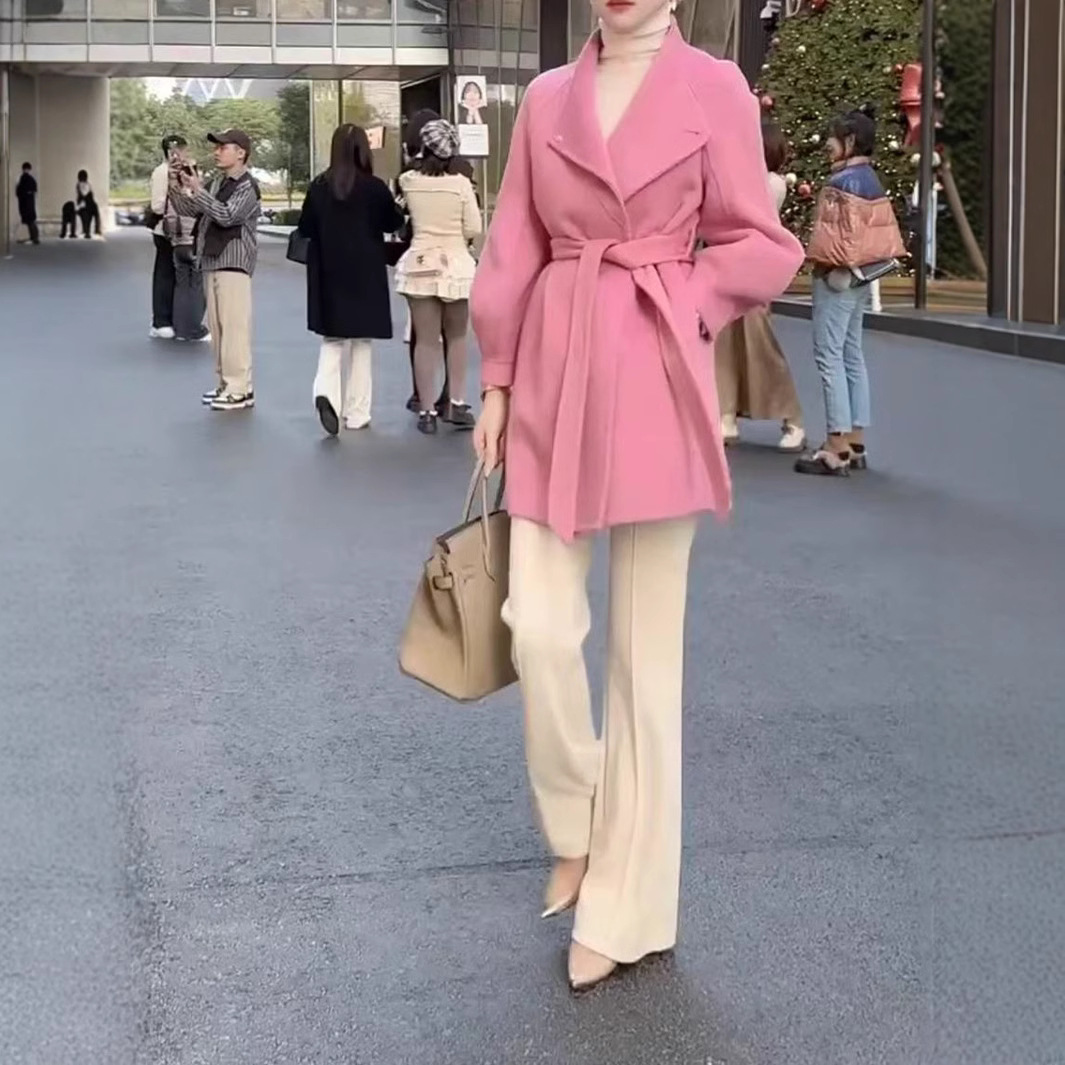 268227大爱美依缘2024秋冬新款减龄粉色中长款外套时尚微喇裤女装