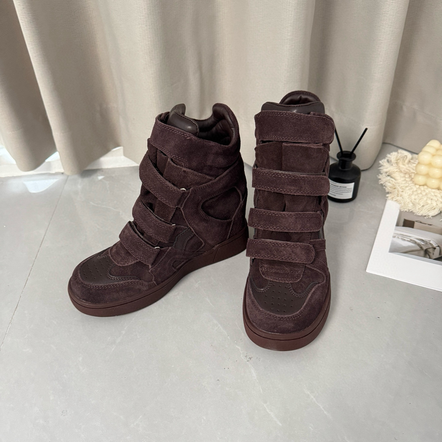 增高冬季休闲短靴秋季素面加厚运动风高帮鞋