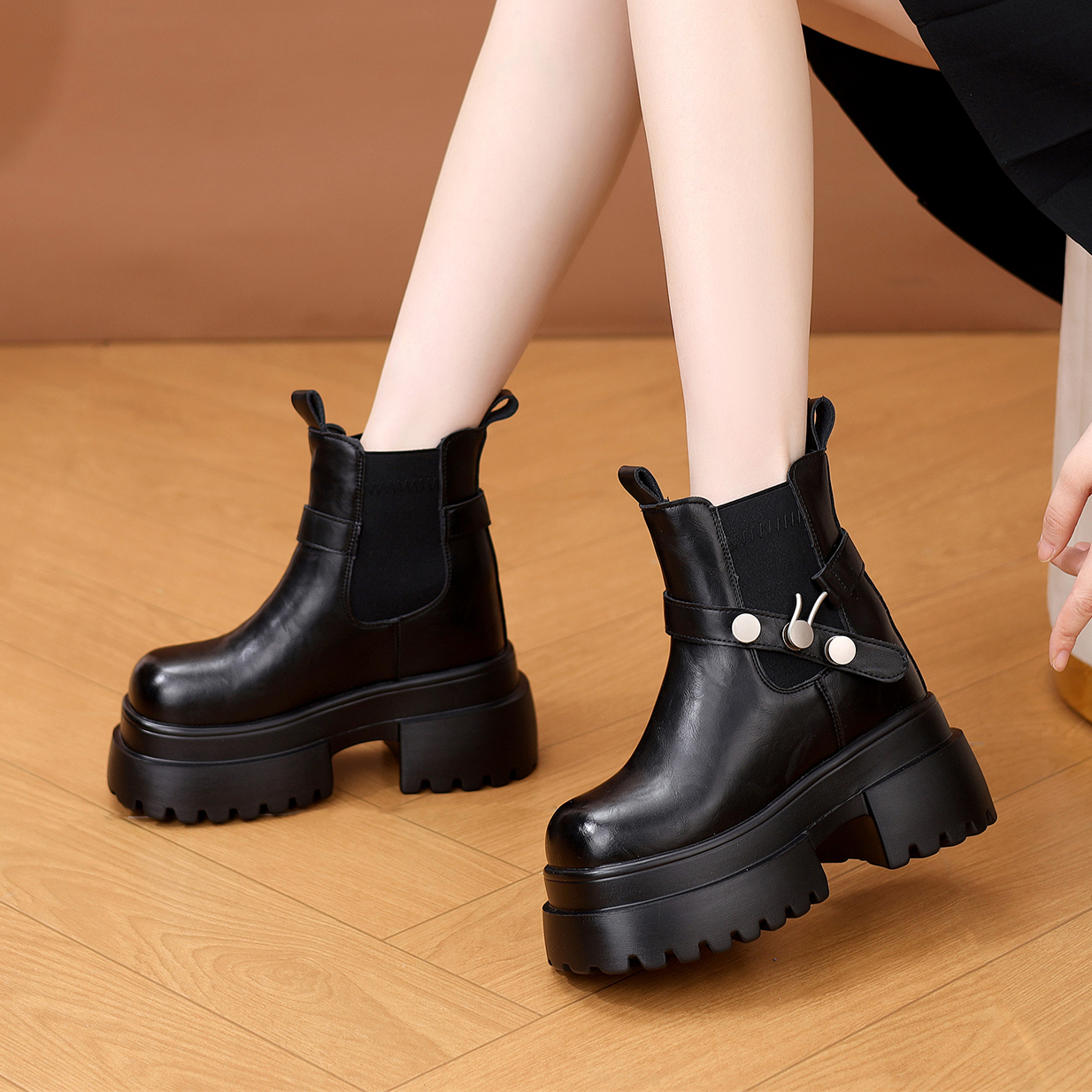 小个子厚底内增高马丁靴女2025秋冬新款时尚显瘦高跟烟筒靴短靴子