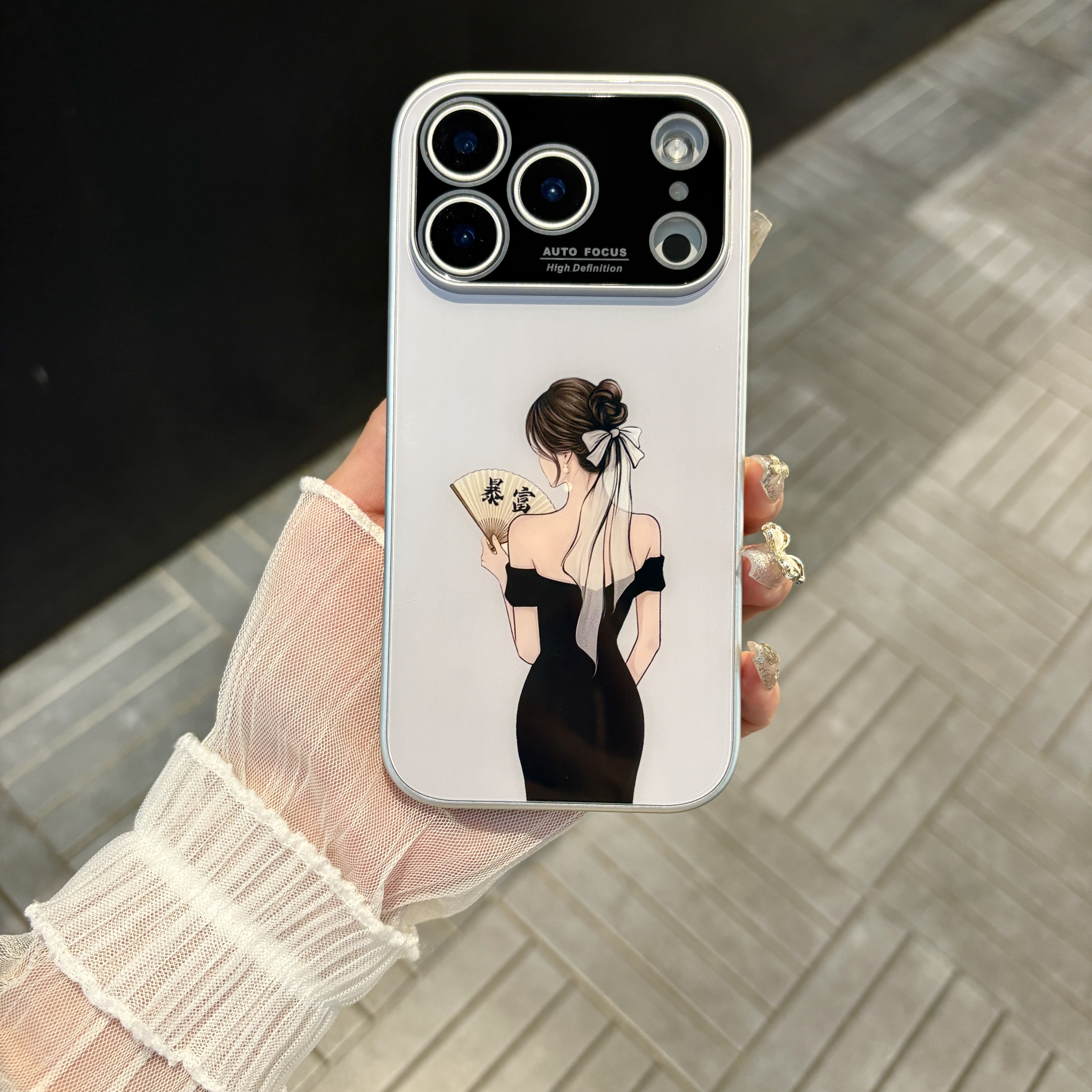 简约暴富女孩 适用iPhone16/17大视窗镜头膜肤感玻璃防摔手机壳