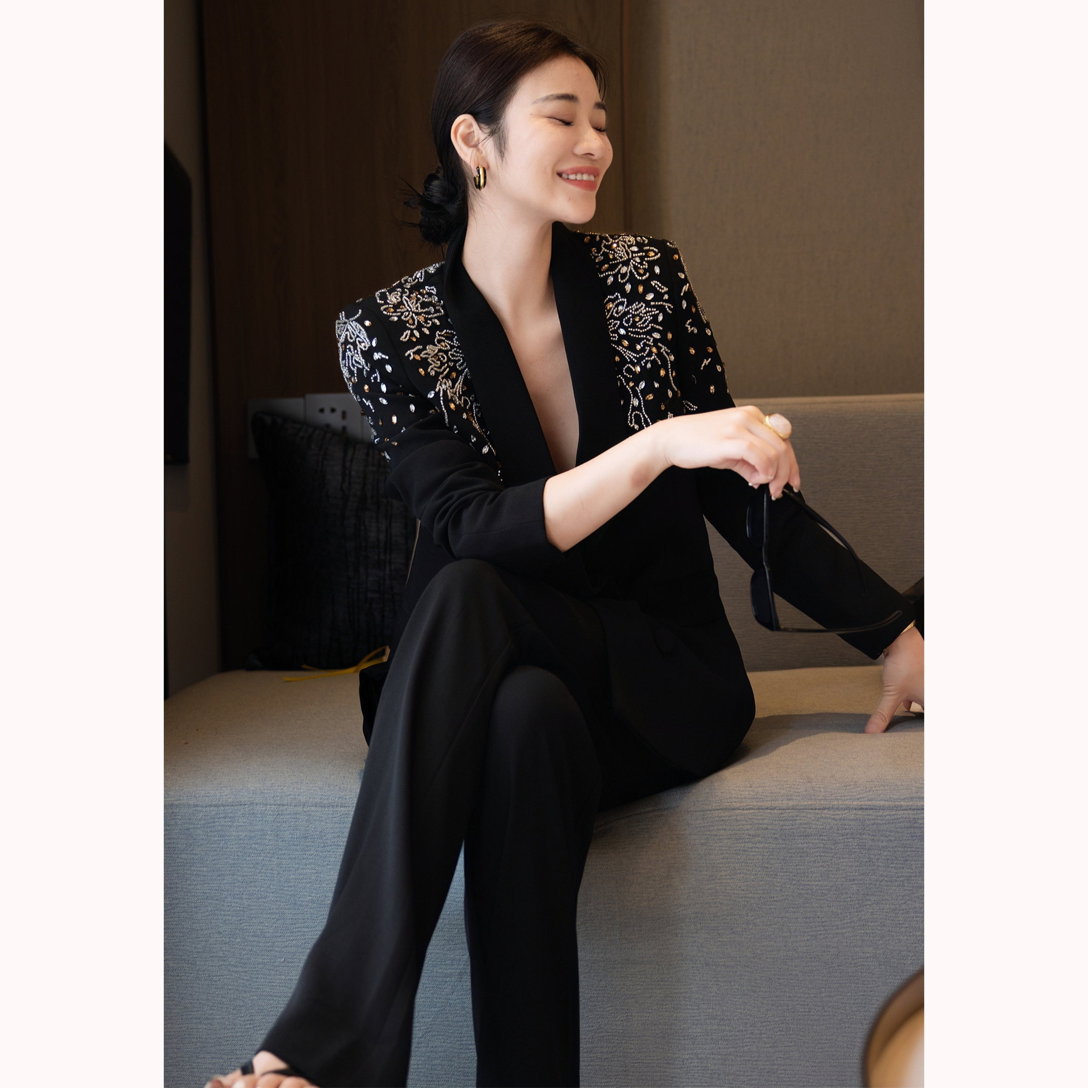 ZEROYK高端定制职业装设计感重工钉珠修身显瘦西服长裤通勤两件套