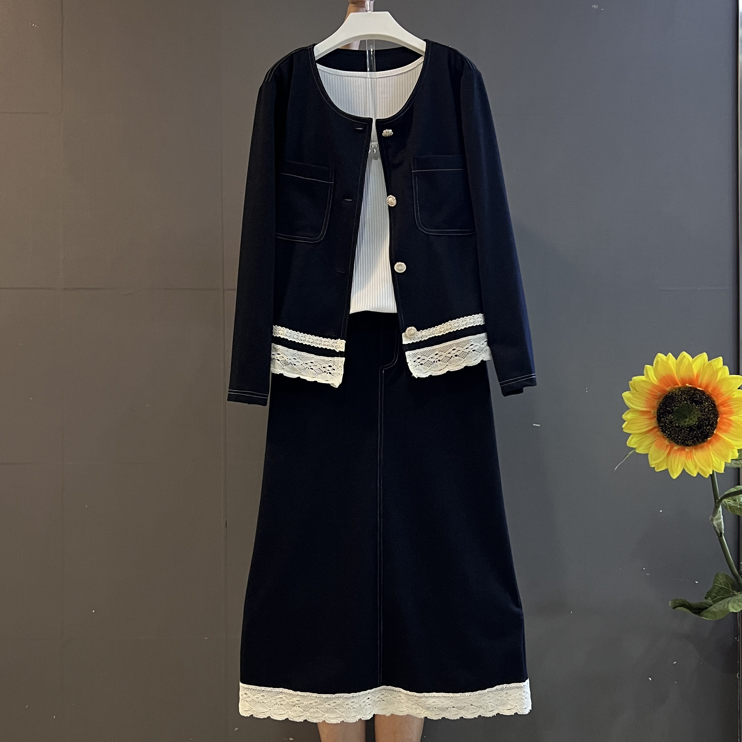 早秋新款法式小香风蕾丝花边短外套搭配半身裙时尚显瘦两件套