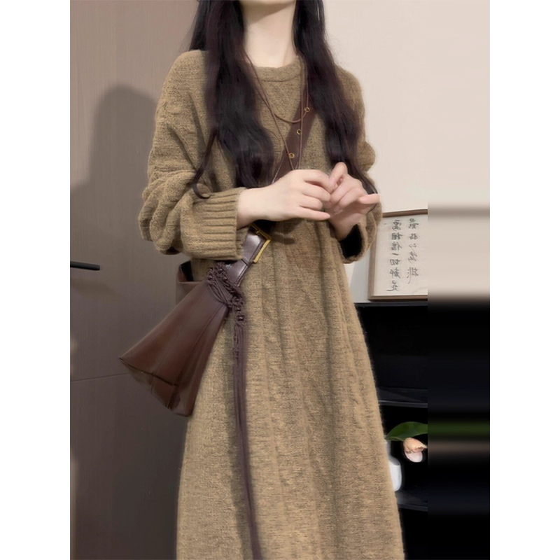 2026新时尚秋冬季慵懒针织连衣裙毛衣秋冬新款宽松圆领休闲裙子