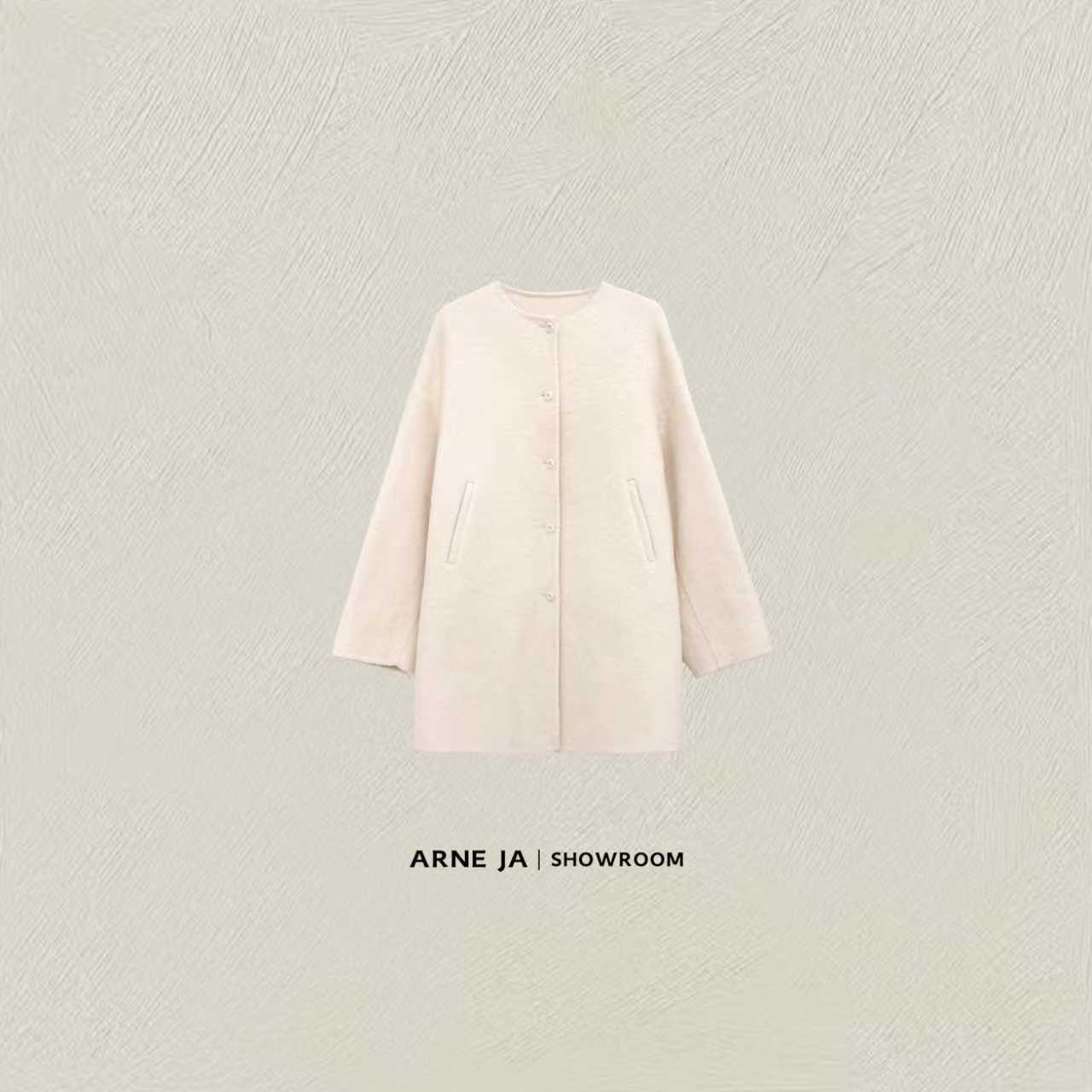 ARNE JA｜“暖冬系列”时髦绒化肌理苏力无领单排扣大衣外套W946S126