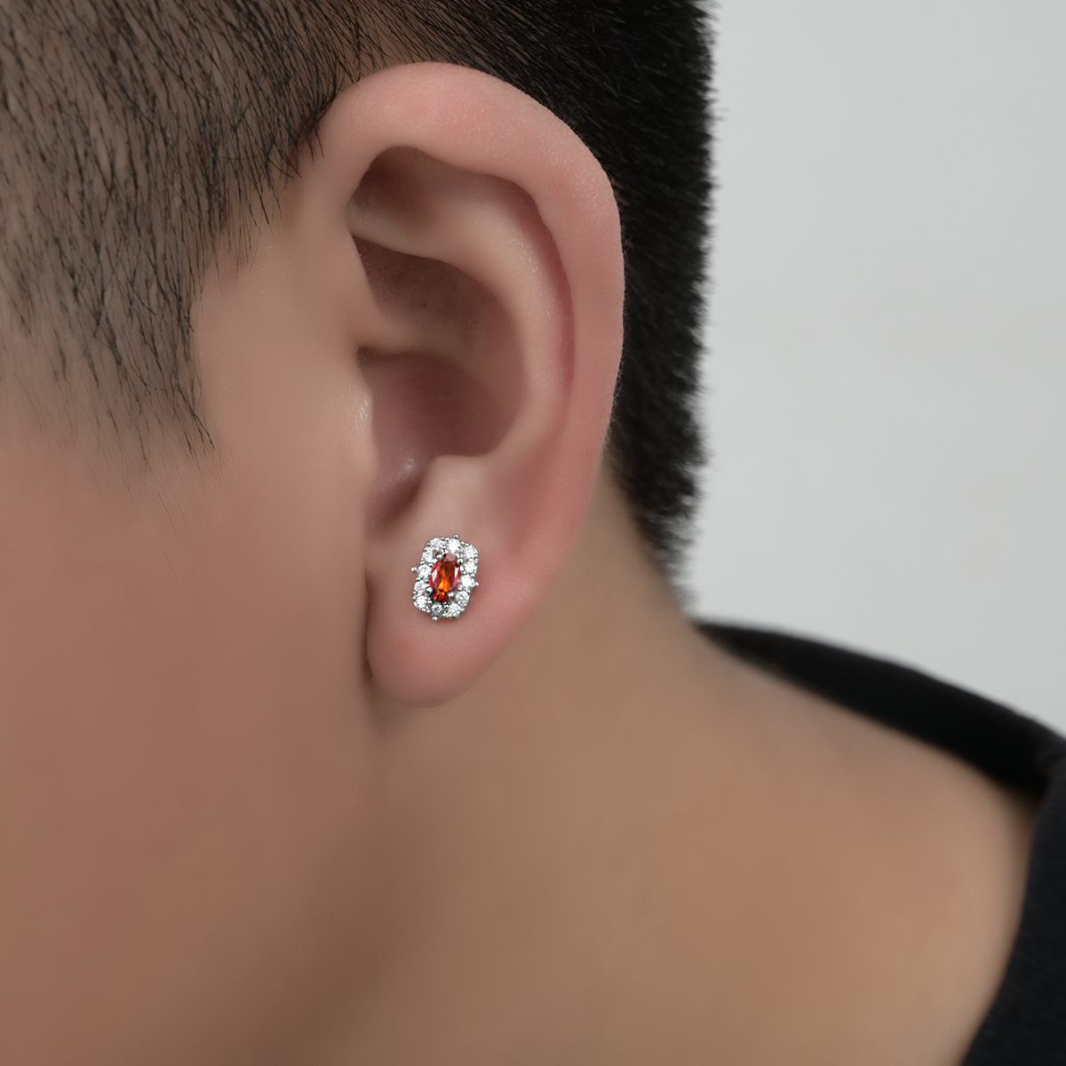 钛钢锆石耳饰 碎钻红锆石耳钉男生潮小众设计高级感冷淡风耳骨