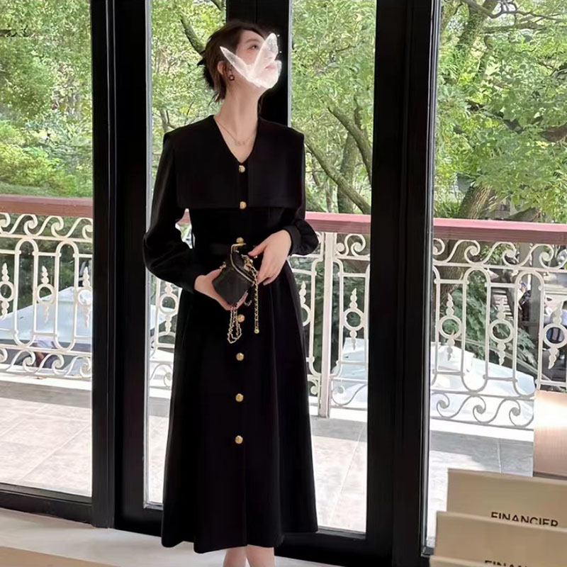 秋冬新款气质名媛设计海军领显瘦收腰小黑裙法式呢子纽扣款连衣裙
