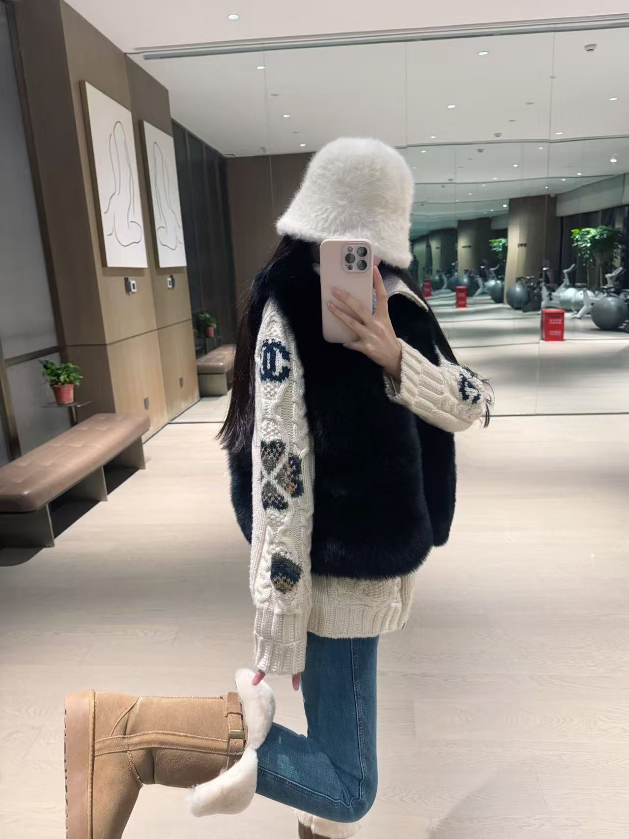 2026秋冬新款法式小香风翻领麻花针织开衫黑色毛毛马甲牛仔裤套装