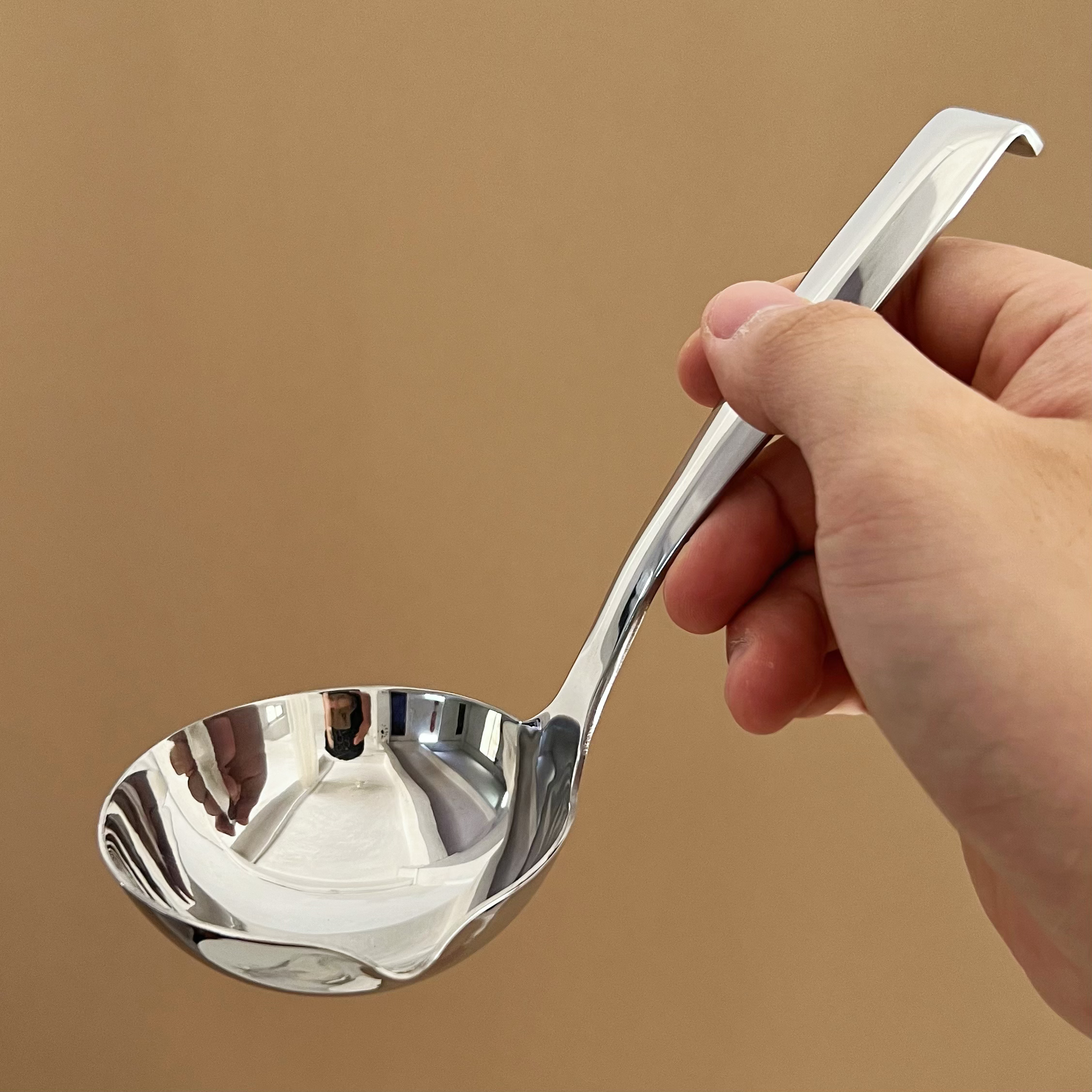 1810不锈钢汤勺加深圆头家用短柄大号盛汤粥勺圆勺导流口喝汤勺子