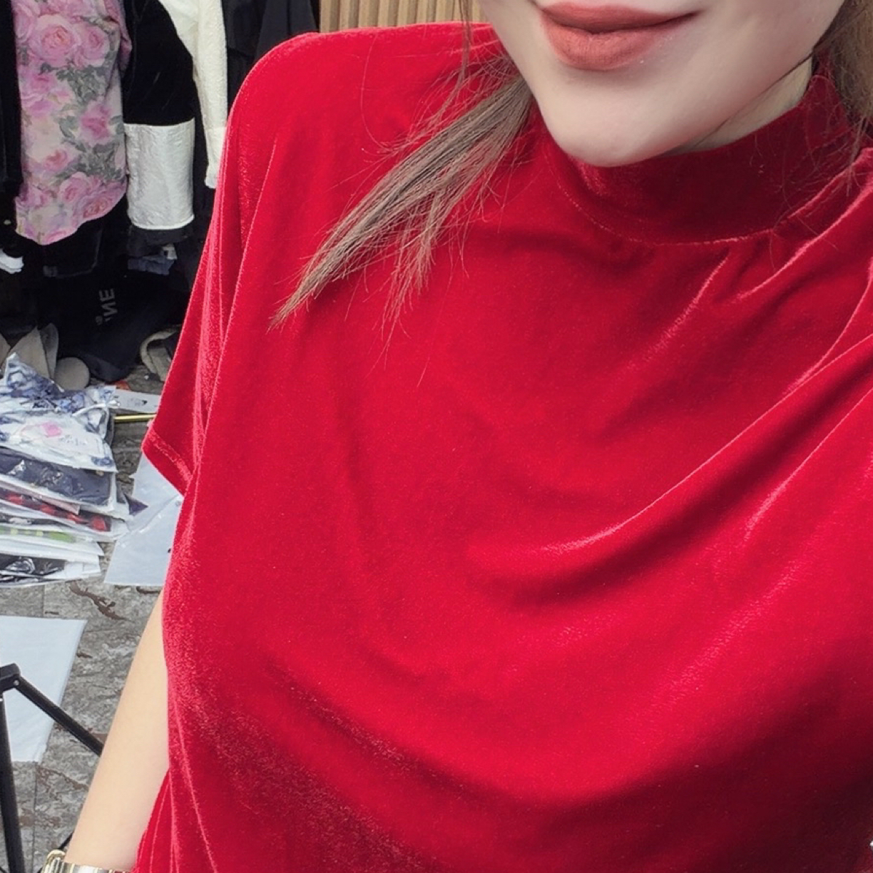 2668岩岩家新年简约丝绒打底女上衣