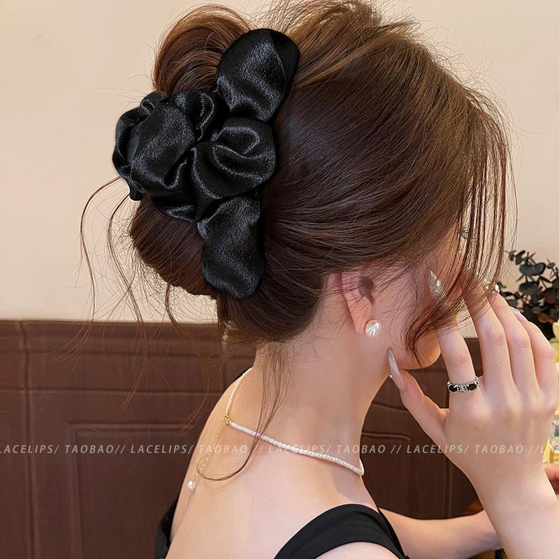 高级感褶皱缎面抓夹大号女2025新款云朵发夹后脑勺鲨鱼夹头饰夹子