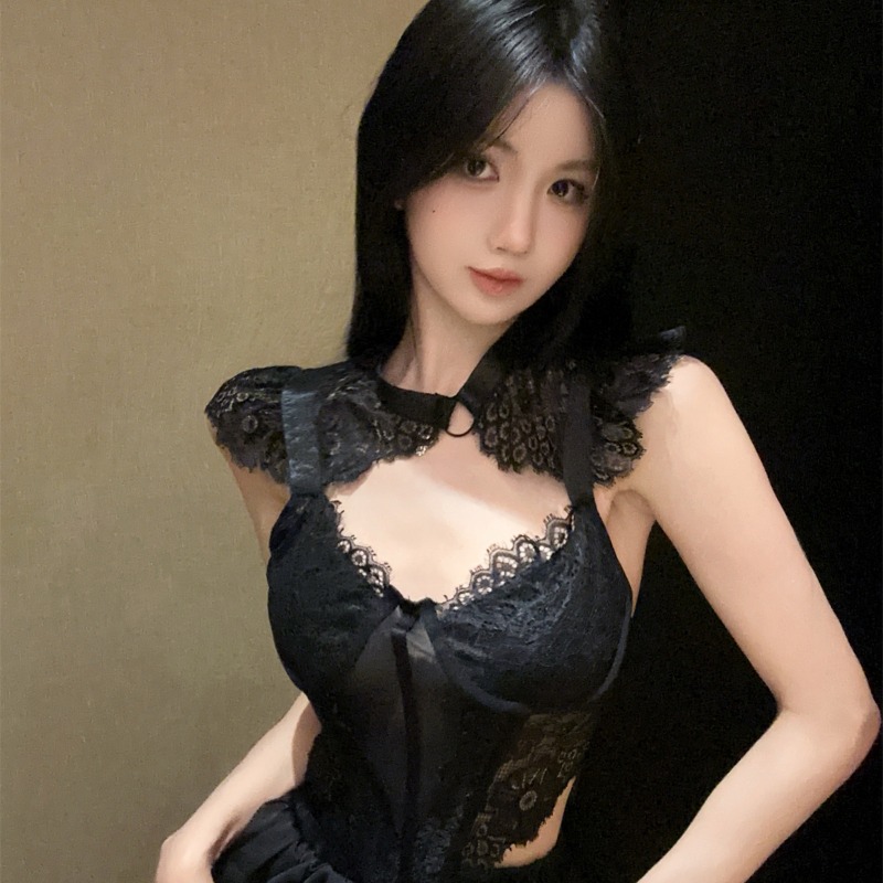 甜辣妹镂空别致上衣鱼骨蕾丝背心女秋纯欲性感黑色半身蓬蓬裙套装