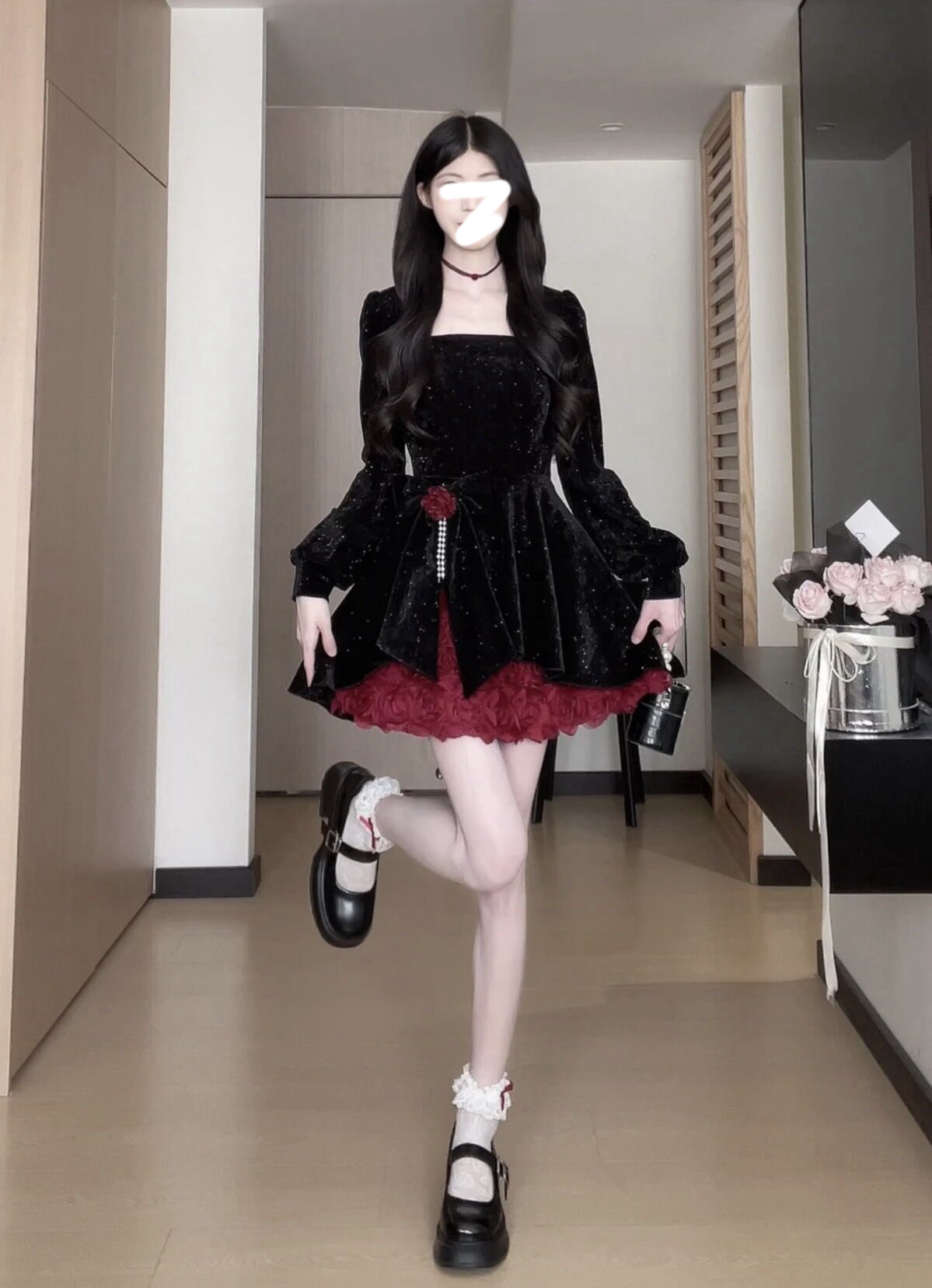 松本玫瑰丝绒战袍细闪裙连衣裙2025春季新款显瘦长袖气质小黑裙