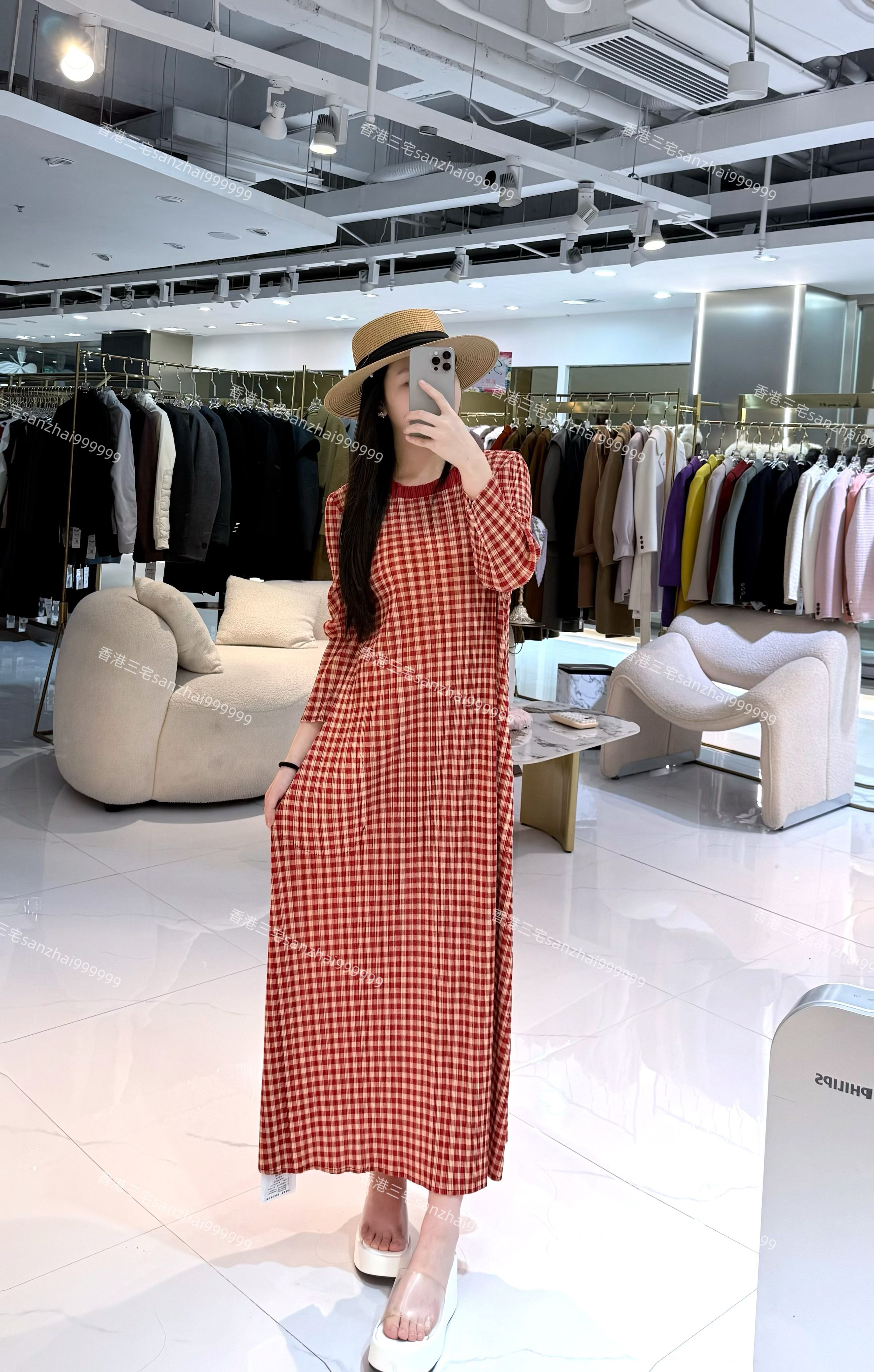 大码褶皱春秋新款气质百搭格子长袖连衣裙度假风宽松显瘦中长裙