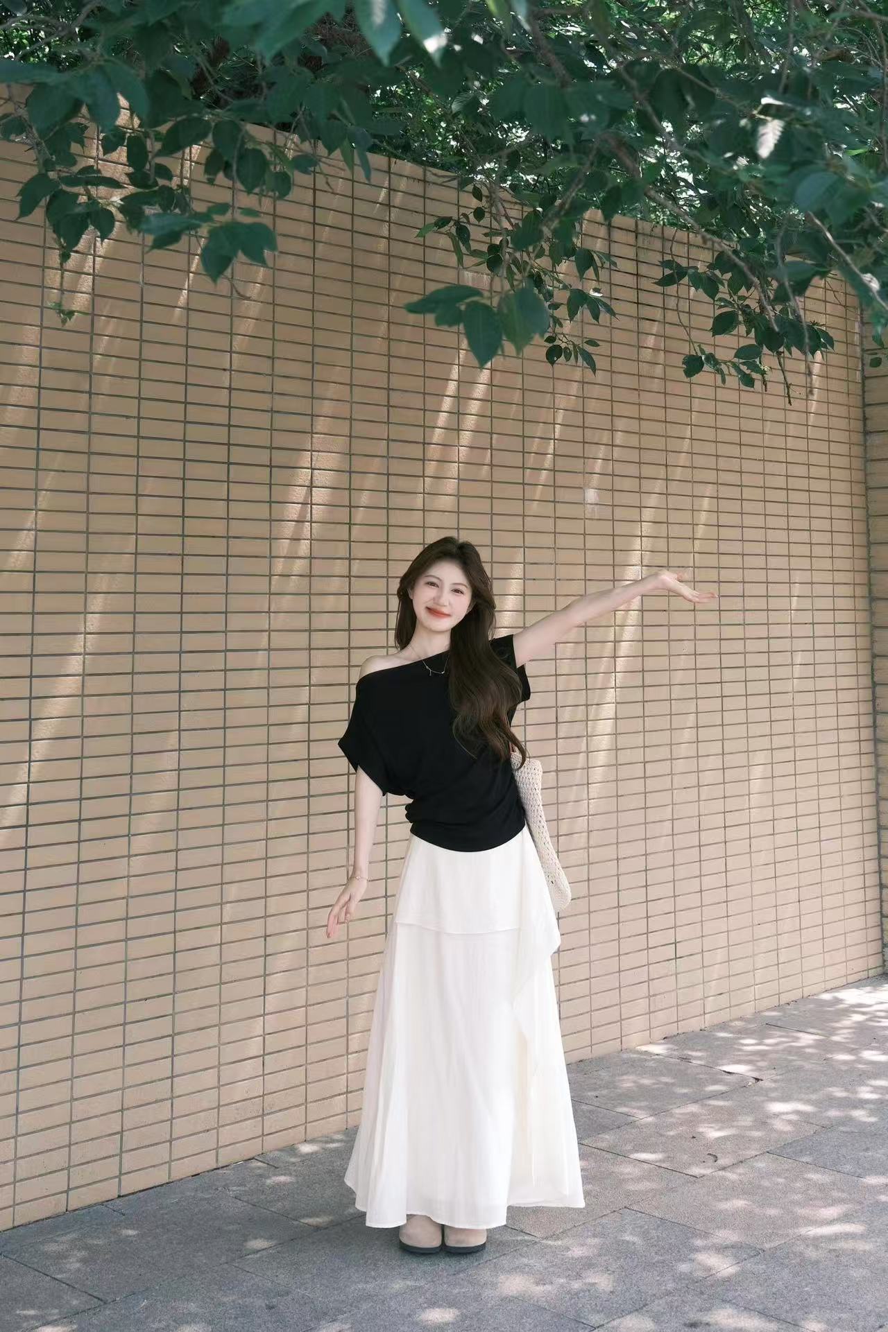 SS1106夏季新款韩系温柔风斜肩黑色短袖上衣白色半裙两件套