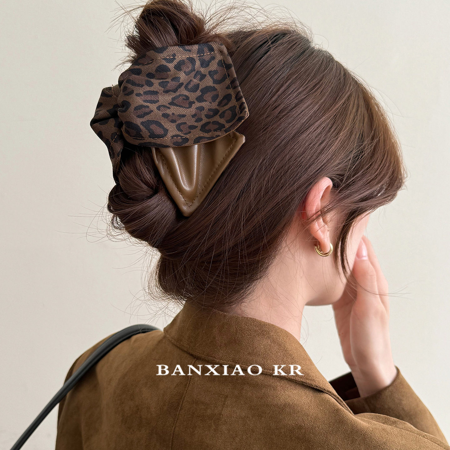 秋冬复古豹纹三角抓夹女高级感2025新款盘发后脑勺鲨鱼夹发夹头饰