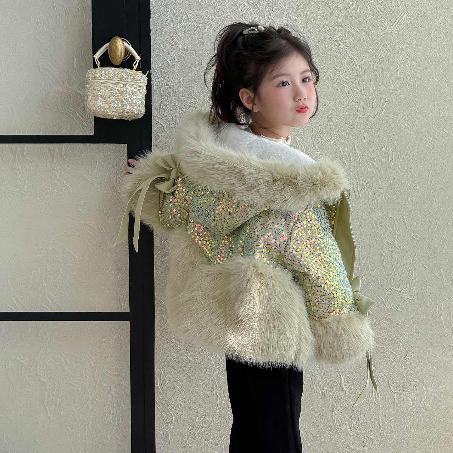 女童外套秋冬款2025新款洋气宝宝冬季亮片仿皮草儿童冬装加绒棉服