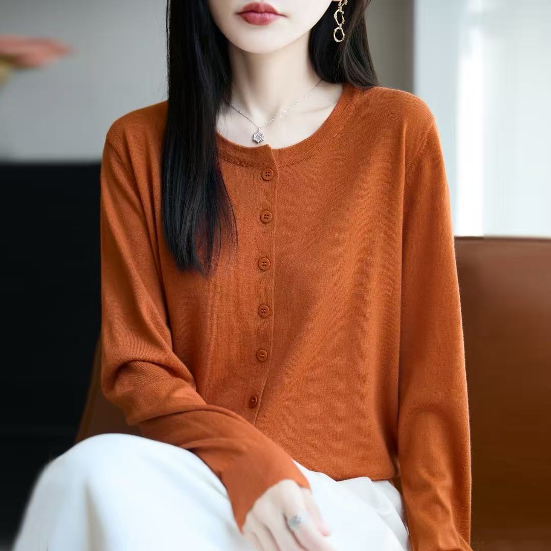 秋冬圆领薄款开衫上衣外搭圆领正肩袖针织女衫打底衫宽松丁达尔风