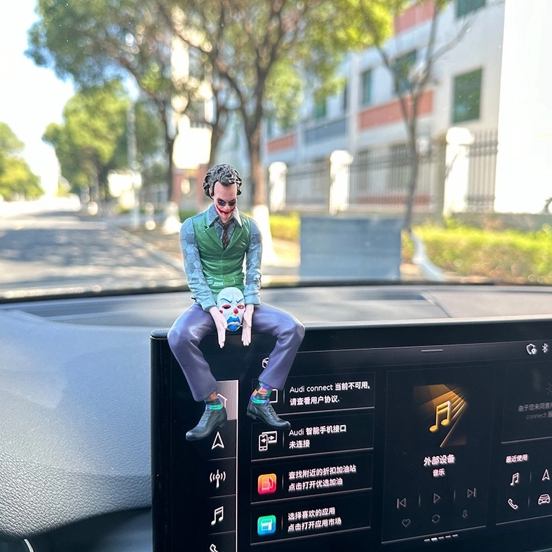 潮玩小丑希斯莱杰汽车摆件坐姿车载中控台玩偶车内摆件手办雕像