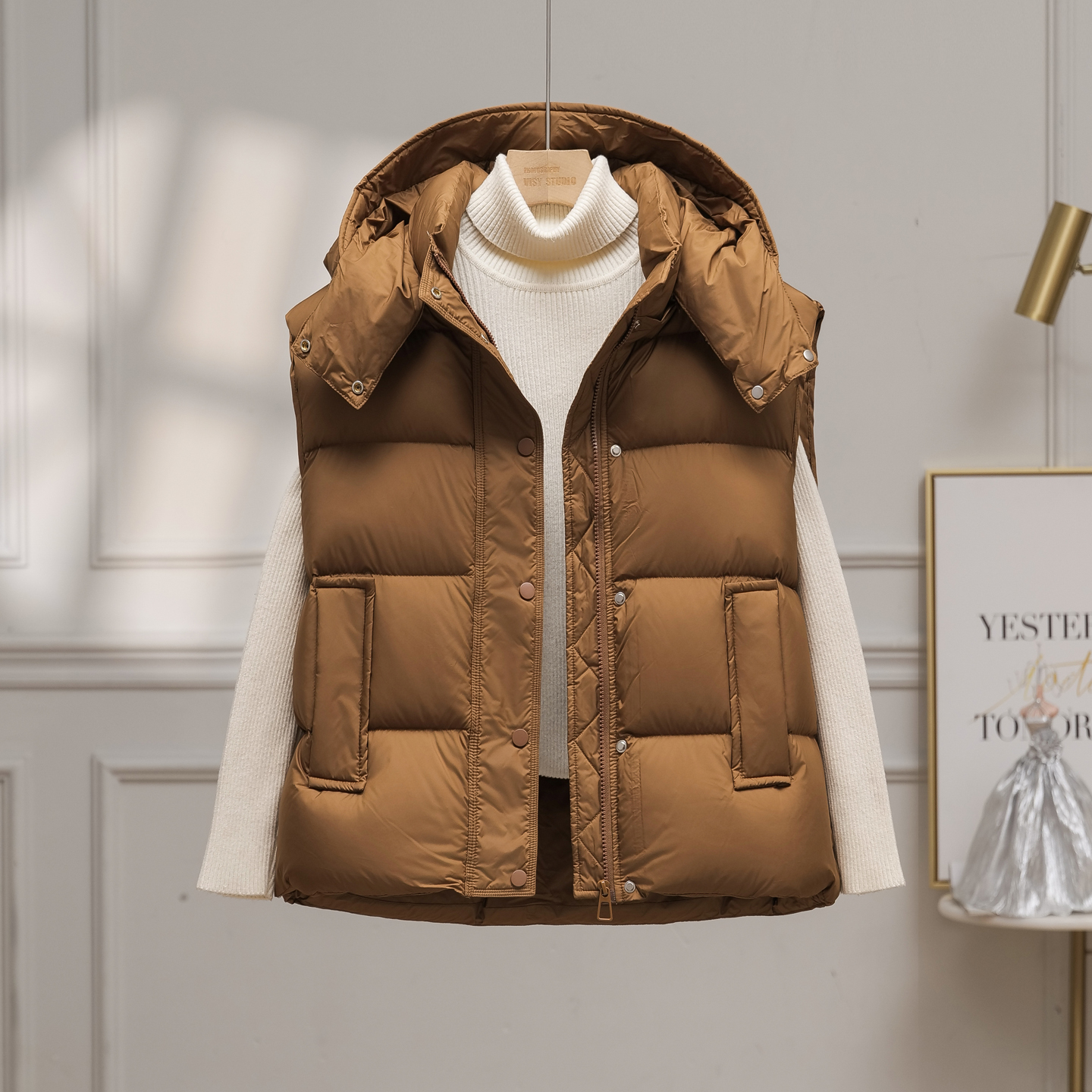 白鹅绒羽绒服女短款马甲2025秋冬新款坎肩马夹外穿可拆卸帽外套潮