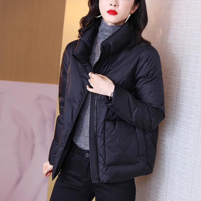 2025冬季女高端羽绒服黑色新款短款新款轻薄宽松加厚时尚小个子