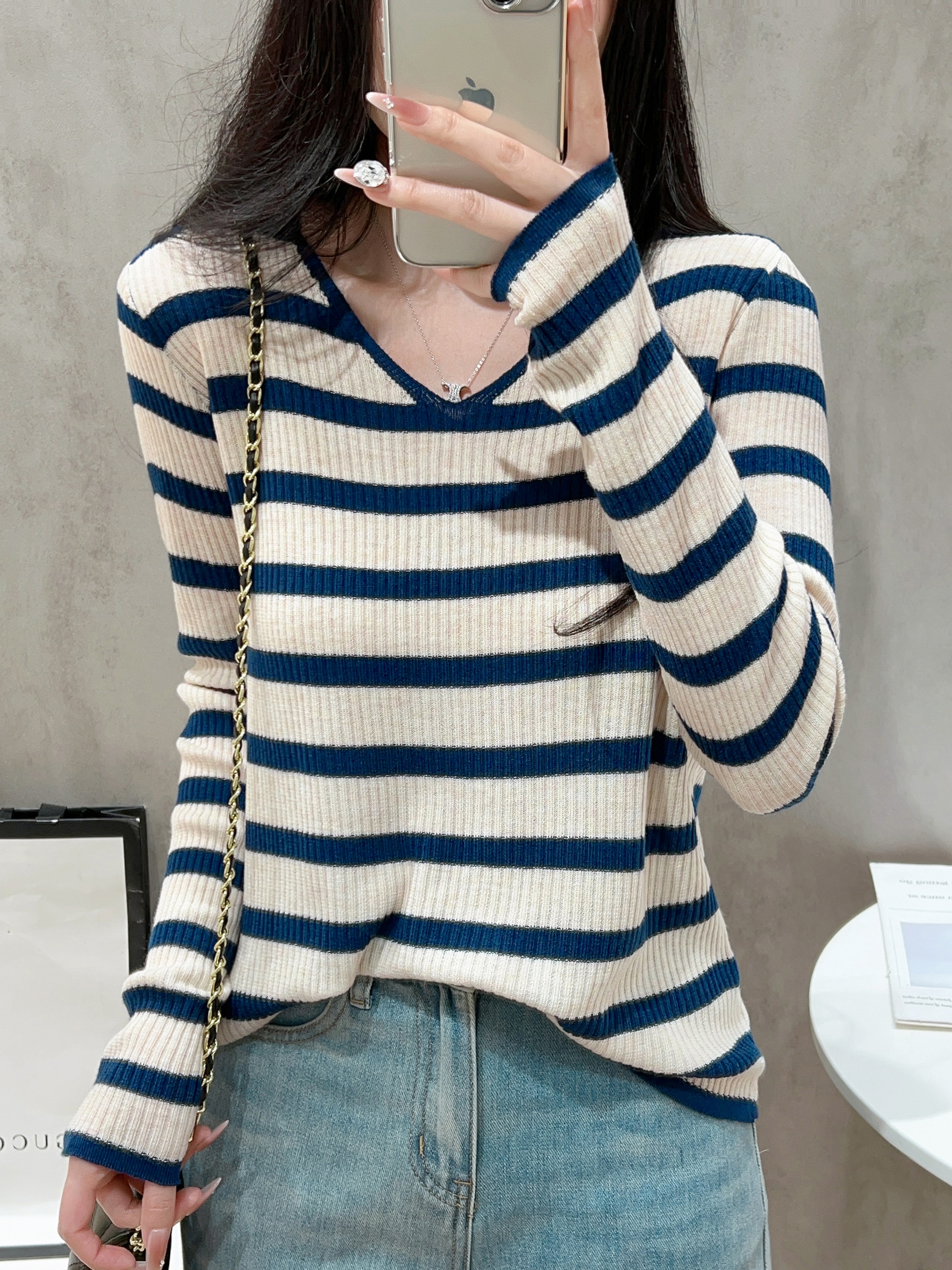 V领撞色条纹针织衫女2025年秋季弹力显瘦长袖毛衣内搭打底衫上衣