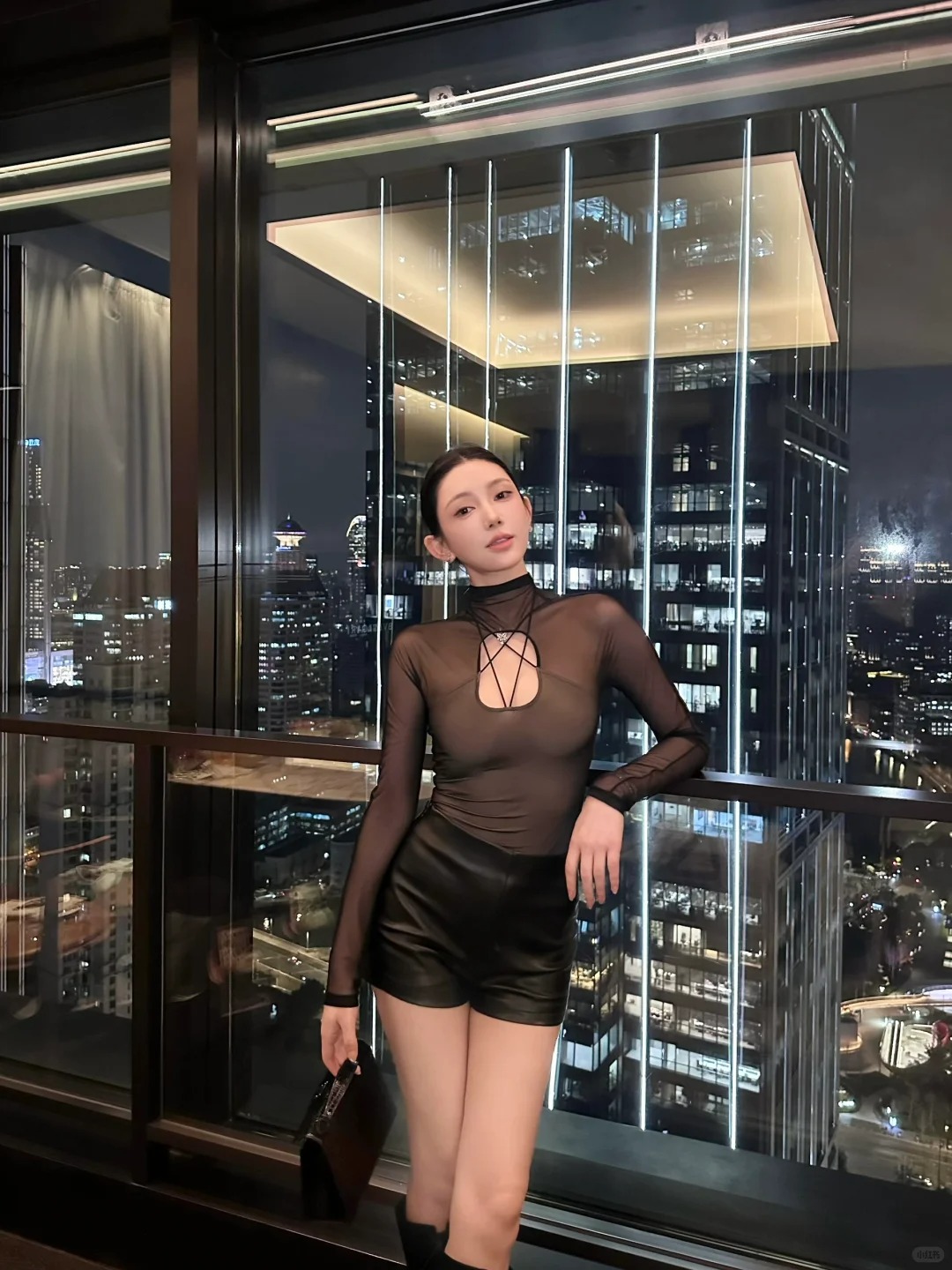 2026春季新款设计感纯欲辣妹微透网纱镂空显瘦上衣配显瘦皮裤套装