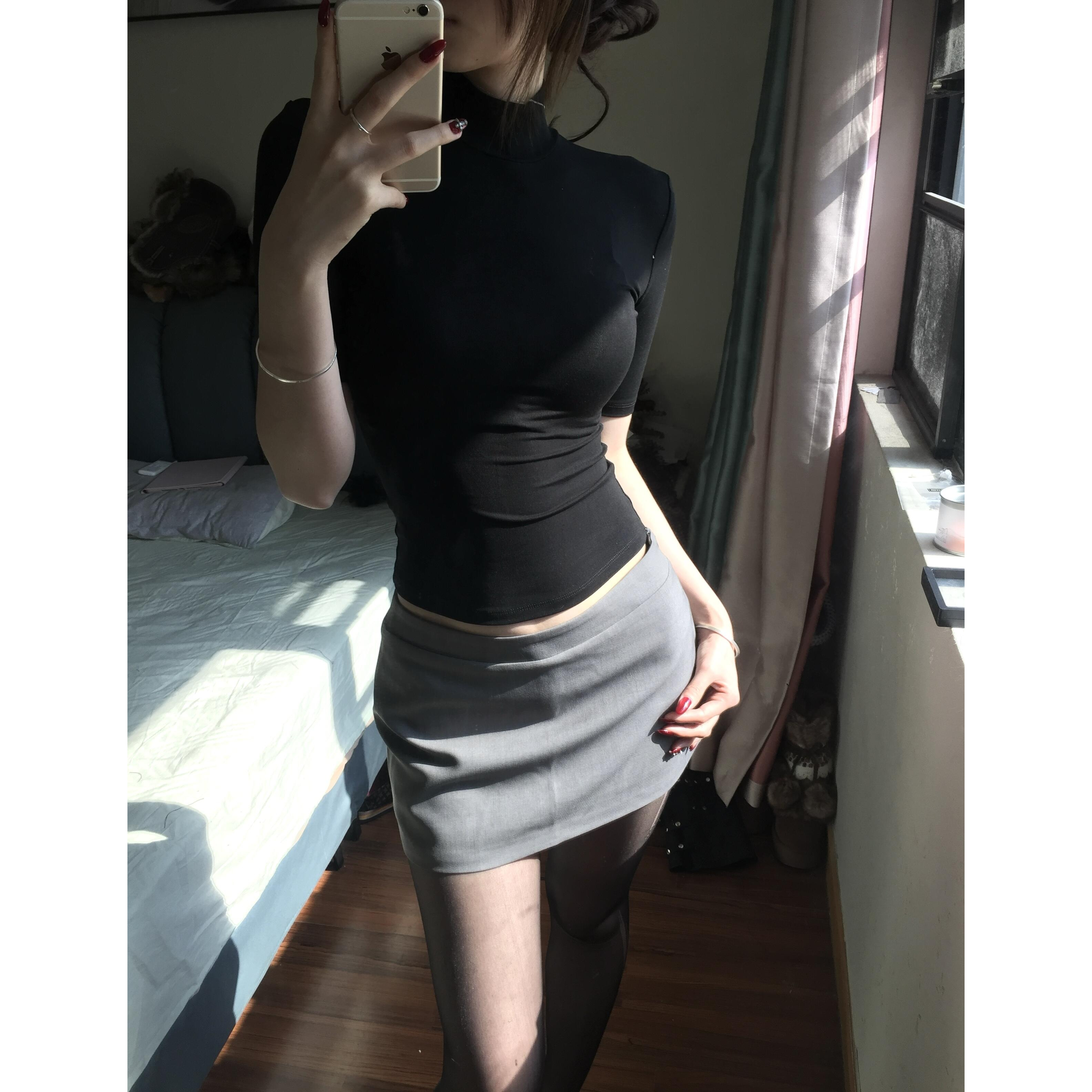 可外穿精致打底黑色半袖打底衫夏季纯欲百搭修身紧身辣妹短款上衣