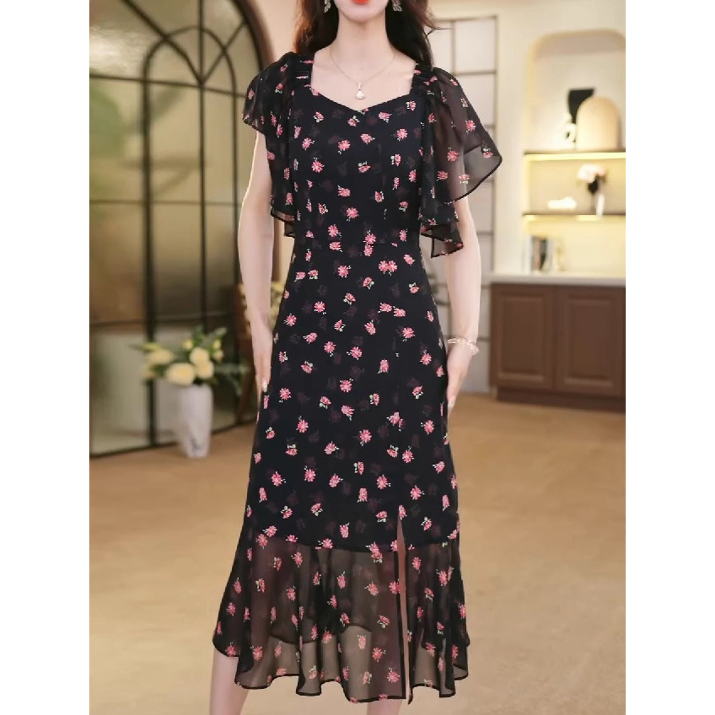 2025夏季新款时尚法式碎花连衣裙女设计感气质名媛收腰显瘦中长裙