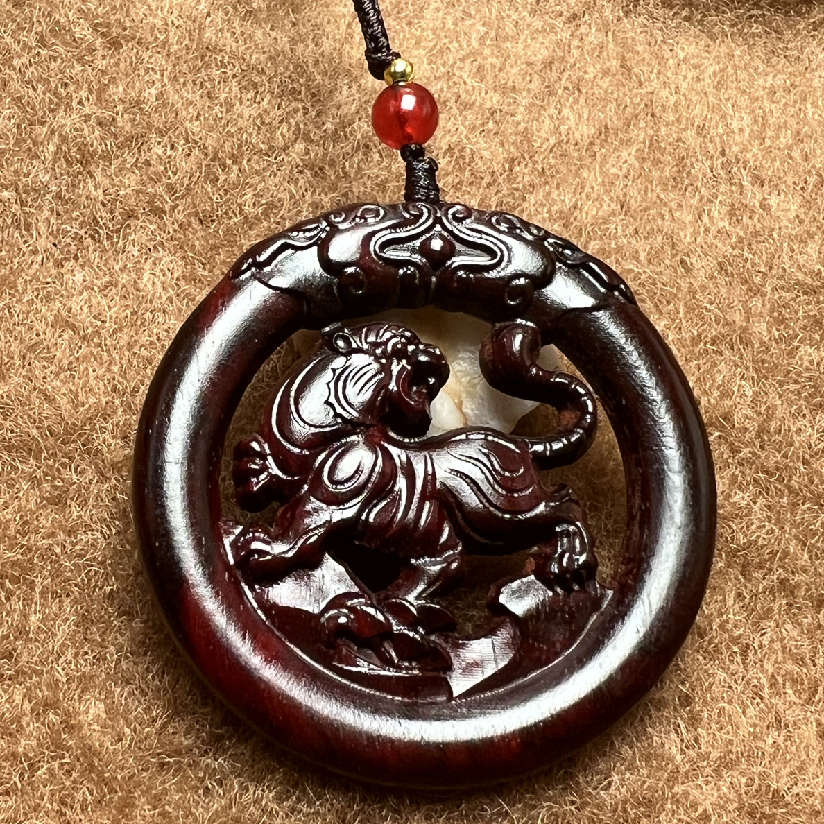 印度小叶紫檀551双面立体镂空雕生肖虎吊坠挂牌