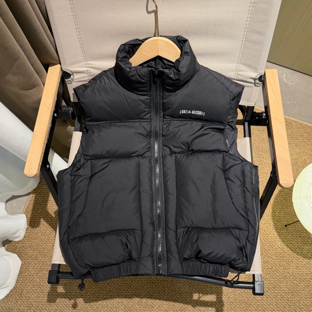 儿童冬款黑色马甲外套立领拉链字母印花