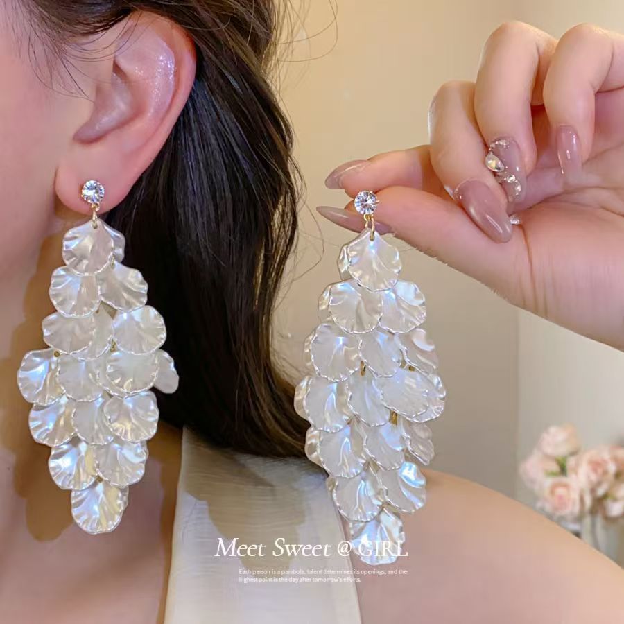 白色树叶流苏耳环2025新款度假风个性气质耳钉高级感文艺长款耳饰