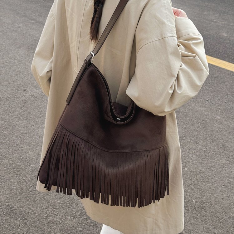 高颜值女包2025新款流苏单肩包时尚质感复古单肩斜挎简约包