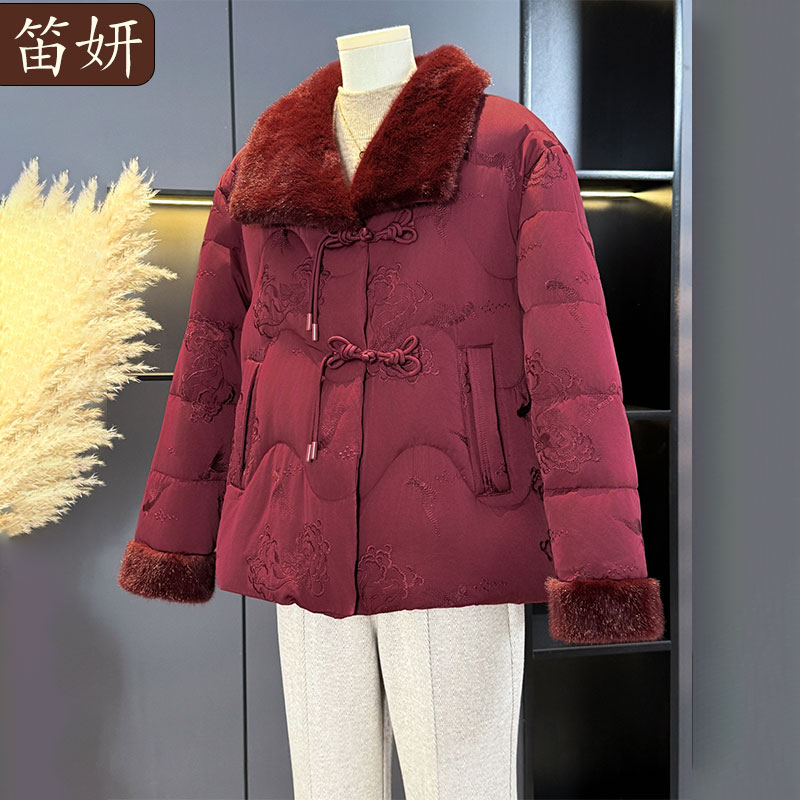 新中式妈妈冬装羽绒服中年女装2025新款中老年冬季白鸭绒保暖外套