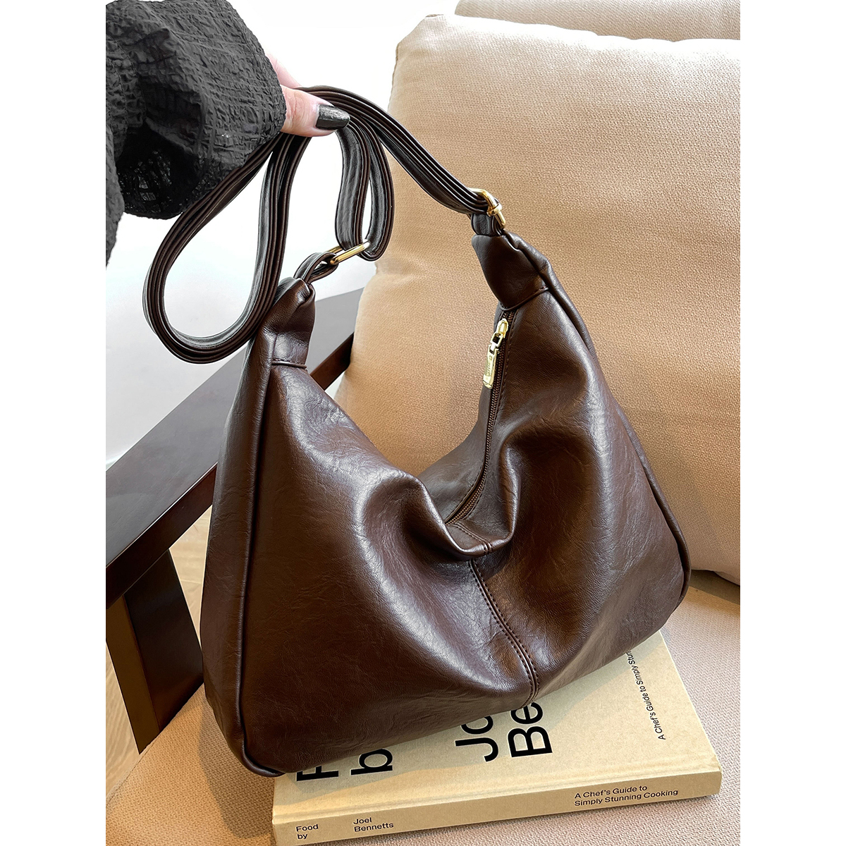 新款时尚简约单肩斜挎包9924咖色