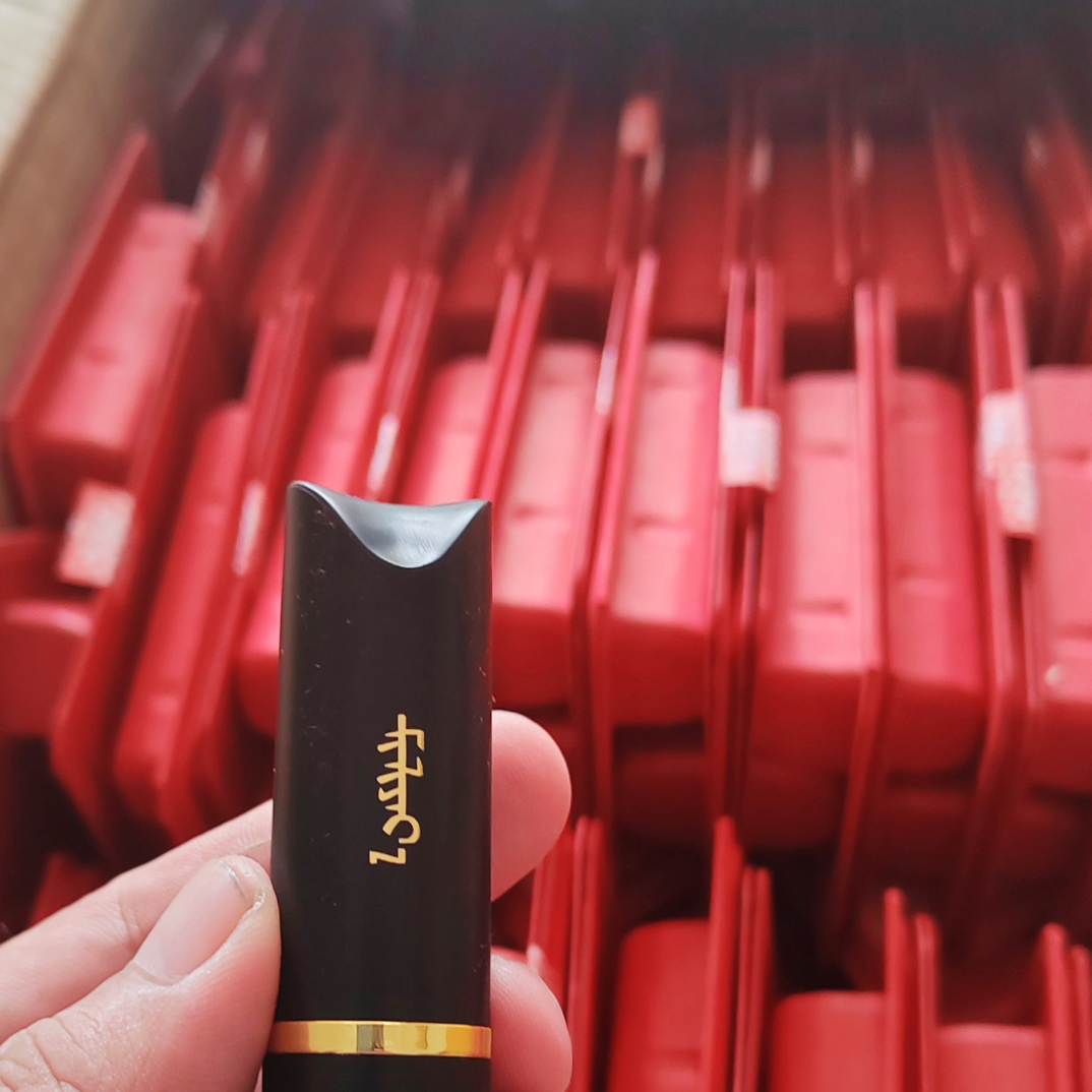 草原特色米拉丫魅力豆沙色or水漾玫瑰豆沙色口红