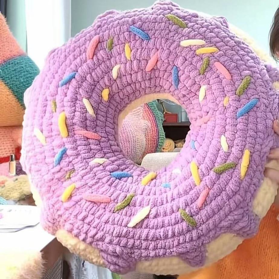 粗毛线钩针钩织超大水果甜甜圈抱枕diy材料包可爱靠枕送女友礼物