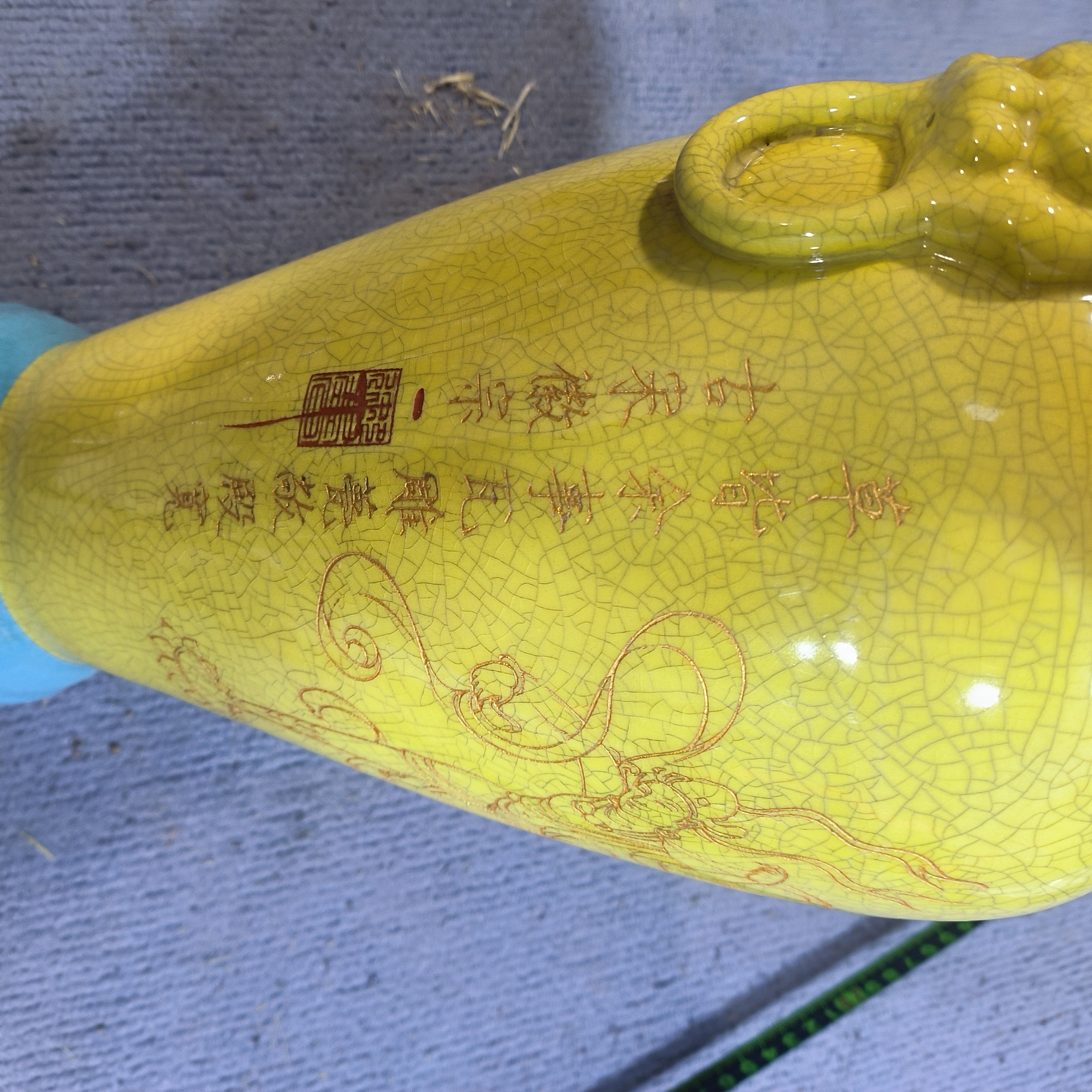 三色柴窑益兽尊瓶