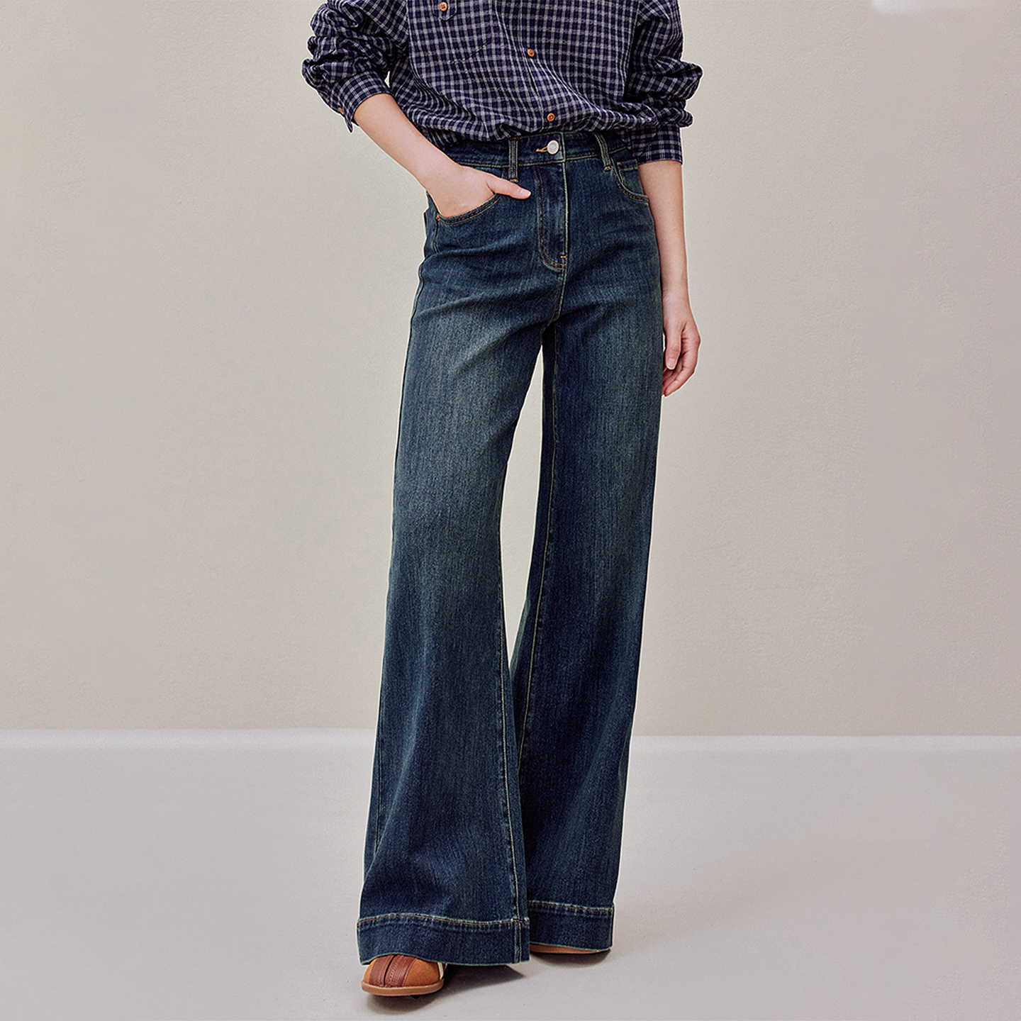 大码复古遮肉微喇牛仔裤女秋季款梨形身材高腰遮胯显瘦直筒喇叭裤