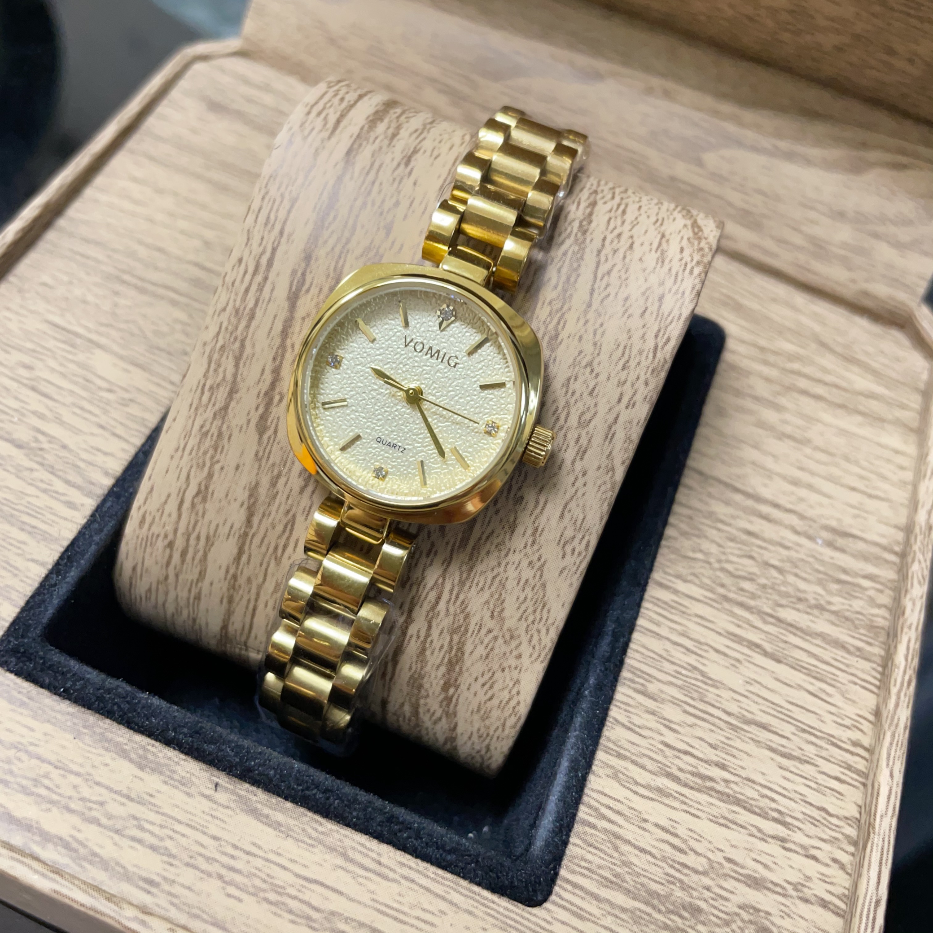 孤品捡漏款精致高级百搭女表防水真皮表带手表简约轻奢气质