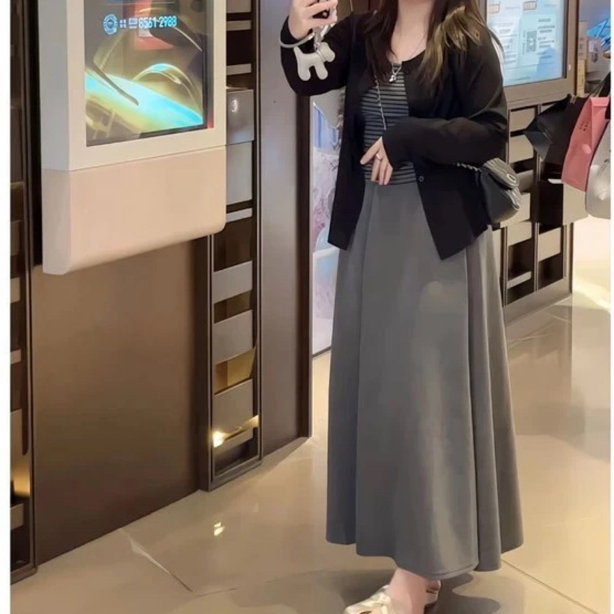 韩系设计感针织开衫搭配碎花小吊带与A字半身裙