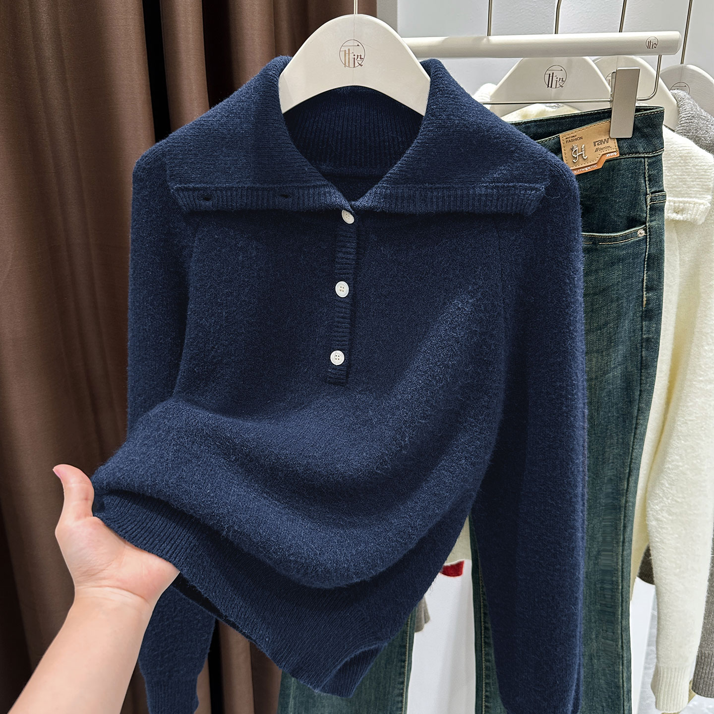 秋冬爆款藏青色洋气纽扣翻领套头针织衫设计感外穿休闲长袖上衣女
