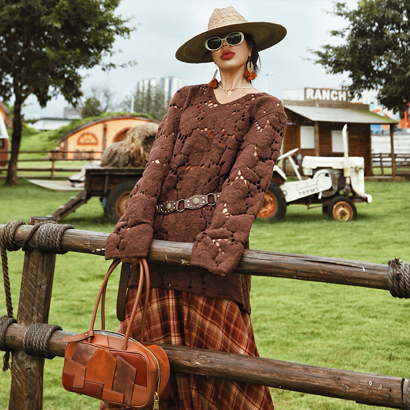 麦叙《松叶》城市游牧风复古棕咖色钩花镂空针织衫春秋中长款罩衫