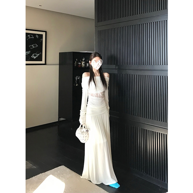 【香软Crush】 设计感一字肩镂空蕾丝打底衫+半身裙韩系套装35927