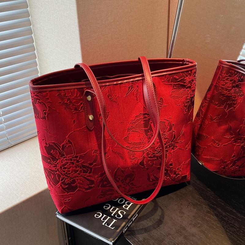 帆布大包包女2025新款高级感大容量单肩特包结婚新娘婚宴包红色