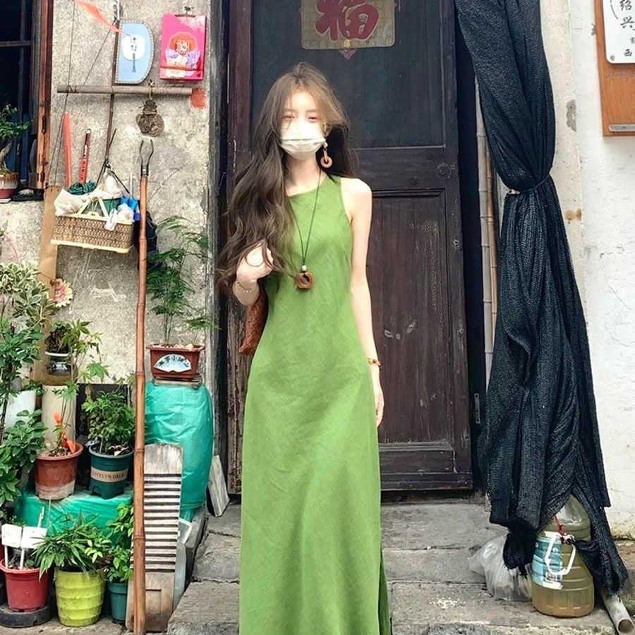 度假风复古绿色背心连衣裙女装夏季收腰显瘦别致小众长裙