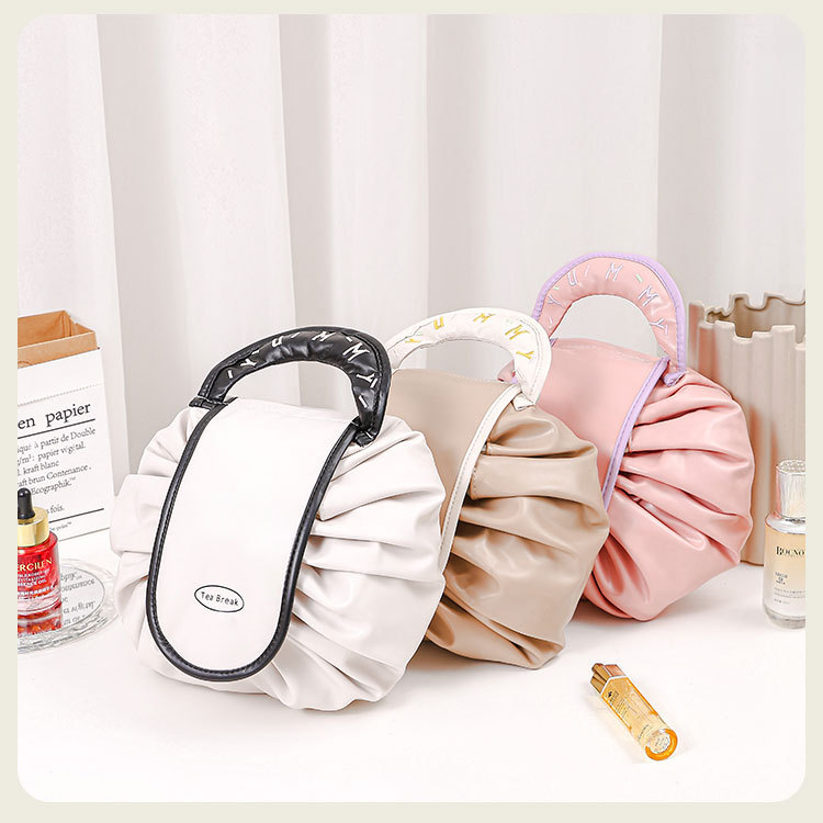 网红懒人设计一拉抽绳包，防水化妆包，时尚ins女士化妆品收纳包